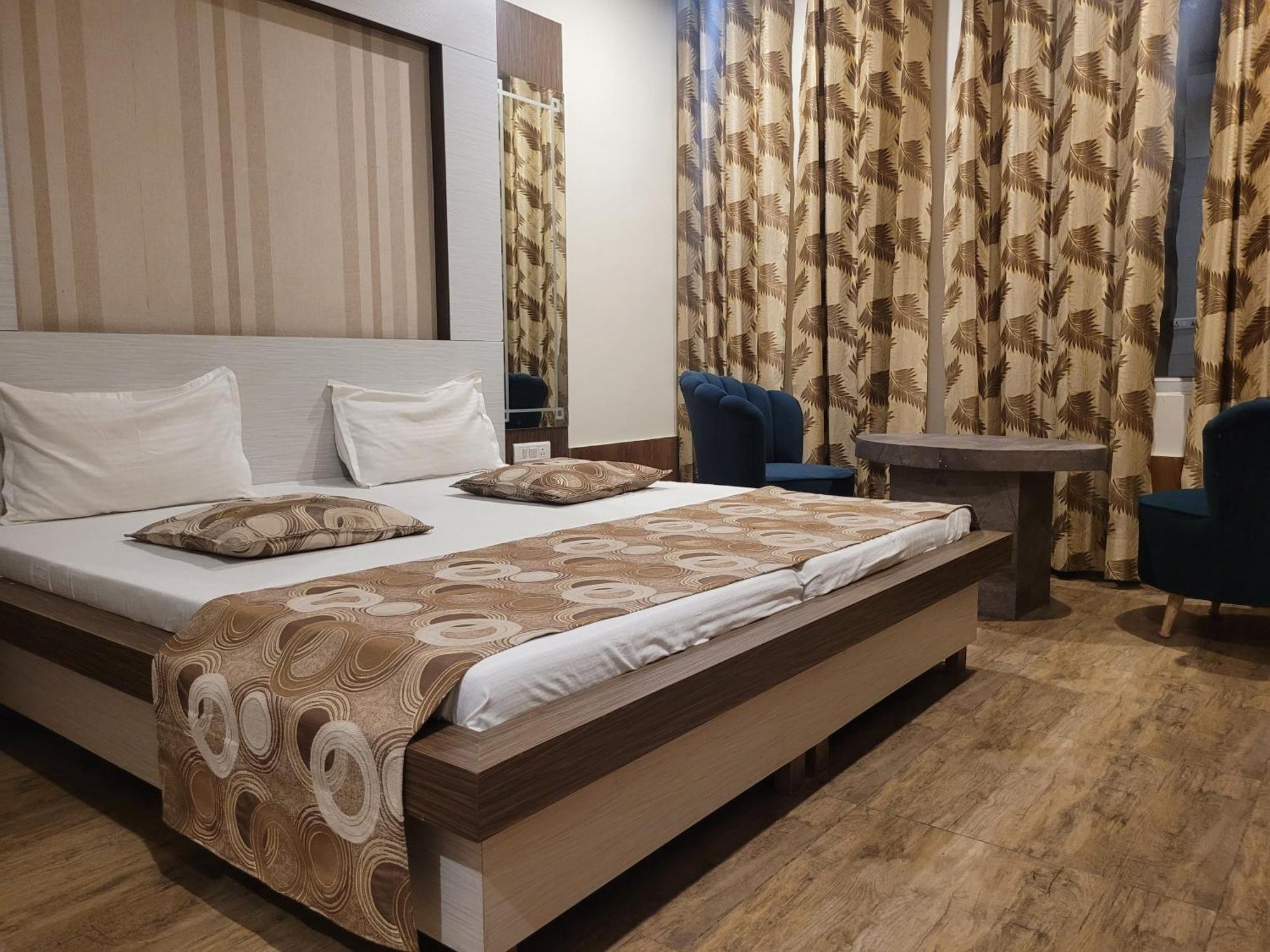The Aura Grand Hotel & Banquet - A Unit Of Sitara Kollection Hotels Rohtak Exterior photo